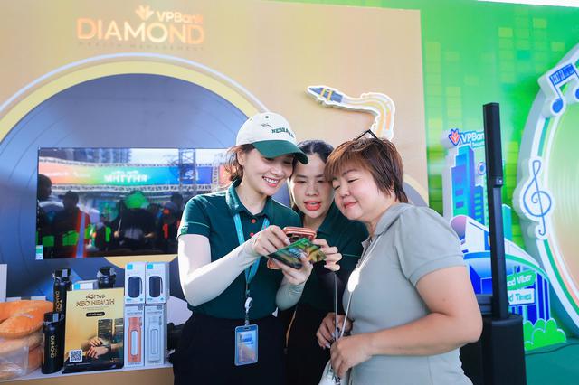 Trước giờ G: VPBank Ho Chi Minh City Music Half Marathon thu hút đông đảo giới trẻ
- Ảnh 5.