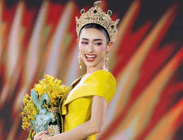 'Người đẹp lai' Việt - Anh Emoura Phạm đăng quang Miss Grand Vietnam 2026 - Ảnh 1.