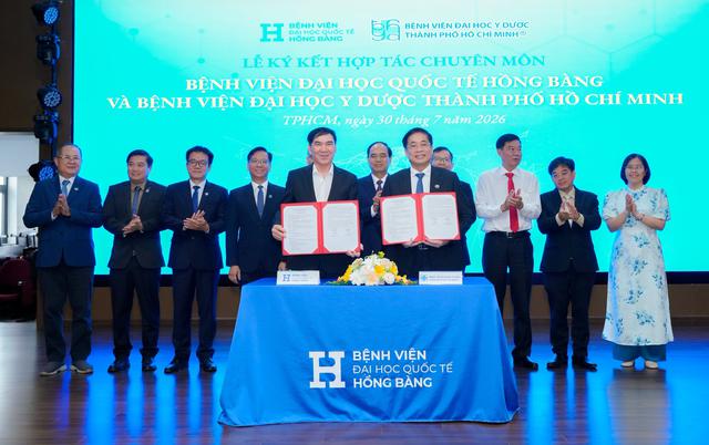 Hai bệnh viện trường đại học tại TP.HCM ký kết hợp tác chuyên môn - Ảnh 1.