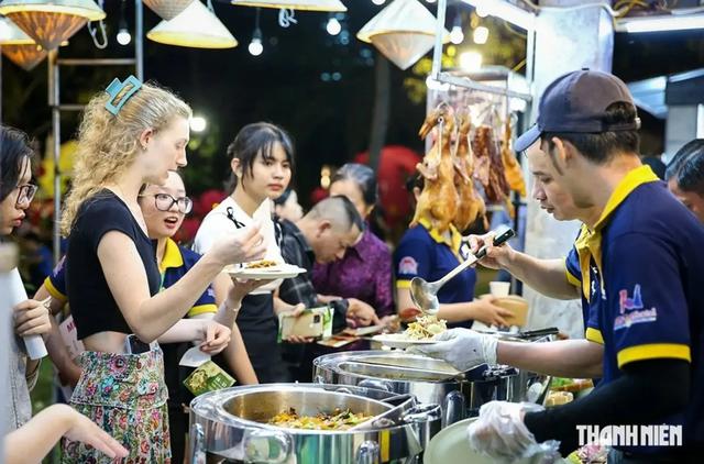 Thành phố ở Việt Nam xếp top 1 thế giới về ẩm thực đường phố - Ảnh 1.