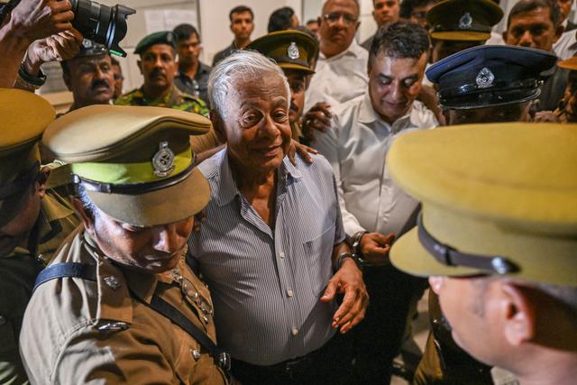 Sri Lanka xử tử cựu cảnh s&aacute;t trưởng, cựu quan chức về vụ đ&aacute;nh bom 2019 - Ảnh 1.