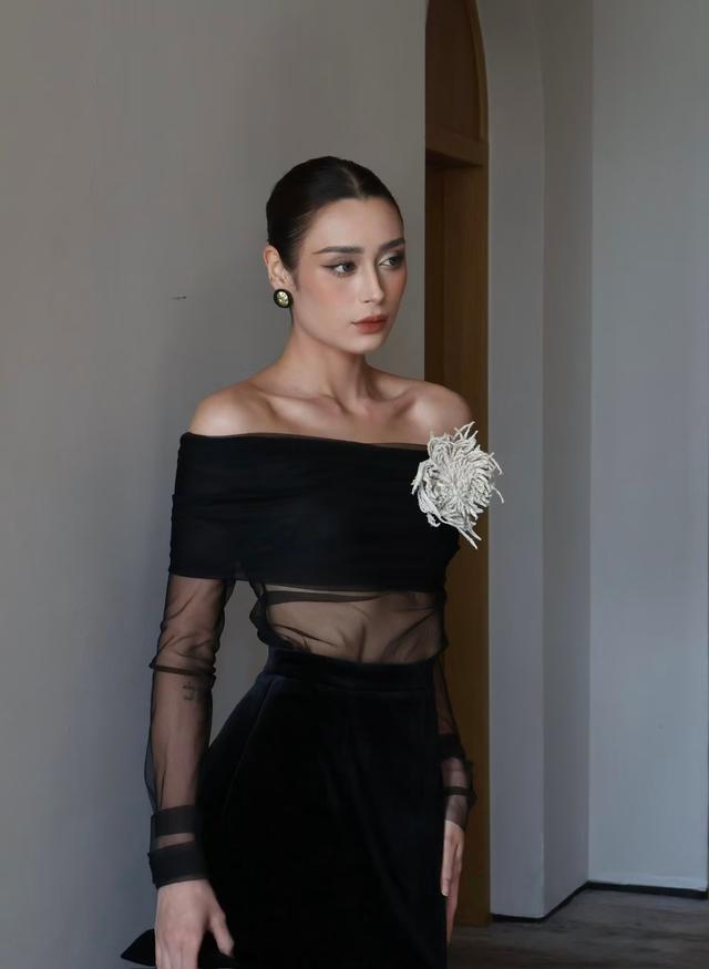 Nhan sắc đời thường của 'bông hồng lai' vừa đăng quang Miss Grand Vietnam
- Ảnh 4.
