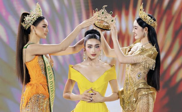 Nhan sắc đời thường của 'bông hồng lai' vừa đăng quang Miss Grand Vietnam
- Ảnh 1.