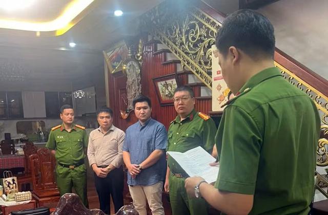 Khởi tố chi cục trưởng thú y vùng 1 trong vụ buôn lậu hải sản 1.000 tỉ - Ảnh 1.