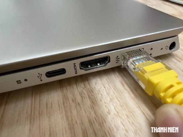 Nhiều người hối hận sau khi mua laptop v&igrave; bỏ qua cổng kết nối - Ảnh 1.