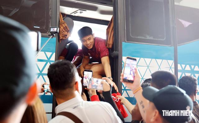 Đội tuyển Việt Nam đã đến Indonesia an toàn, sẵn sàng quyết đấu chủ nhà để giành vé bán kết- Ảnh 5.