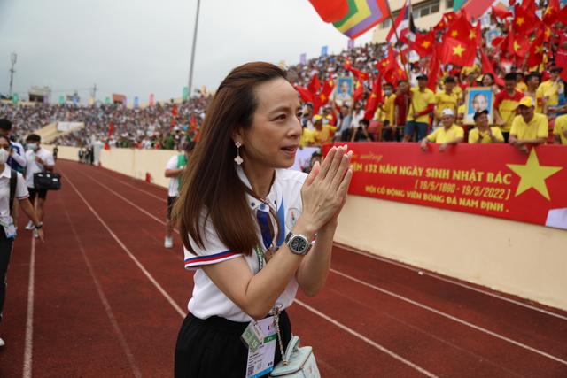 Madam Pang khiến CĐV tranh luận, Malaysia bị chỉ trích vì thua toàn diện Thái Lan- Ảnh 2.