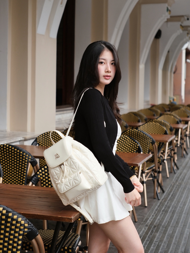 G&oacute;i gọn cả thế giới v&agrave;o chiếc ba l&ocirc; nữ chuẩn 'gu'- Ảnh 2.