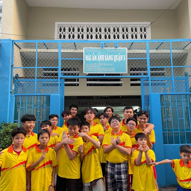 Hơi ấm t&igrave;nh th&acirc;n ở m&aacute;i ấm &Aacute;nh S&aacute;ng - Ảnh 1.