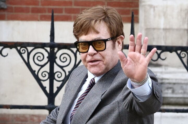Elton John ủng hộ con trai cả Beckham trong cuộc chiến gia đình? - Ảnh 1.