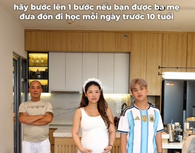 Bật kh&oacute;c với trend 'h&atilde;y bước l&ecirc;n một bước nếu&hellip;' - Ảnh 1.