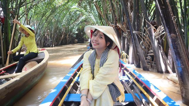 Vì sao trend chèo xuồng miền Tây bất ngờ gây sốt? - Ảnh 1.