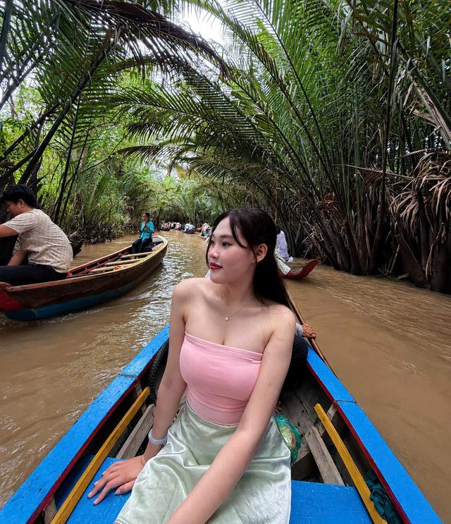 Vì sao trend chèo xuồng miền Tây bất ngờ gây sốt? - Ảnh 2.