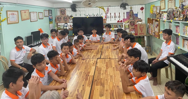 Hơi ấm t&igrave;nh th&acirc;n ở m&aacute;i ấm &Aacute;nh S&aacute;ng - Ảnh 2.