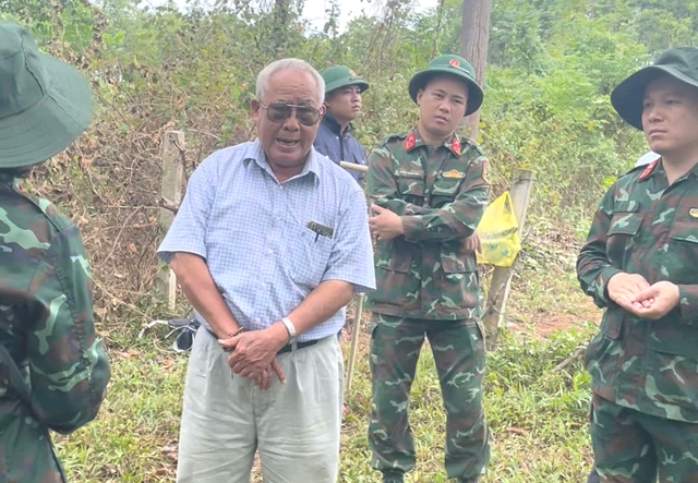 T&igrave;m nh&acirc;n chứng mộ liệt sĩ sau trận đ&aacute;nh tại Quảng Trị năm 1967 - Ảnh 1.