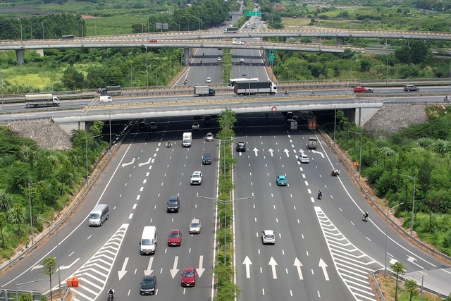 Cục CSGT đề xuất thí điểm 'làn vượt xe' trên 2 tuyến cao tốc - Ảnh 2.