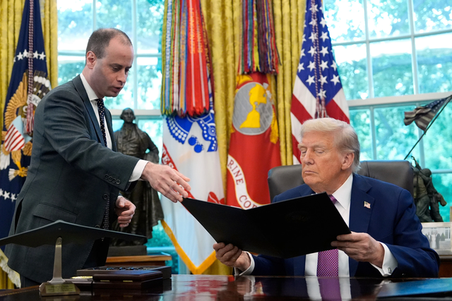 Tổng thống Trump công bố cố vấn Nhà Trắng mới cho cuộc đua giữa nhiệm kỳ- Ảnh 1.