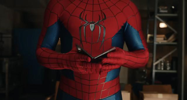 Đập hoài không vỡ: Tiết lộ mẫu điện thoại gập của Spider-Man trong Brand New Day - Ảnh 1.