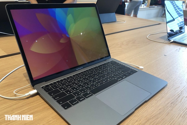 L&yacute; do Apple từ bỏ m&agrave;u trắng từng rất được y&ecirc;u th&iacute;ch tr&ecirc;n MacBook - Ảnh 1.