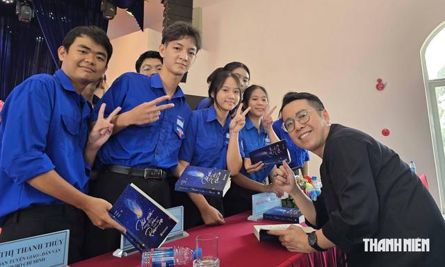 'Thế giới không nợ bạn cuộc đời rực rỡ’ và những chông chênh tuổi 40- Ảnh 4.