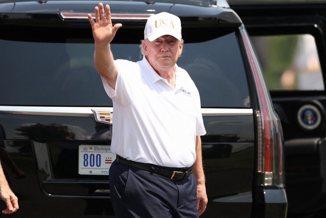 Mỹ điều tiêm kích F-16 chặn máy bay vào gần sân golf của ông Trump- Ảnh 1.