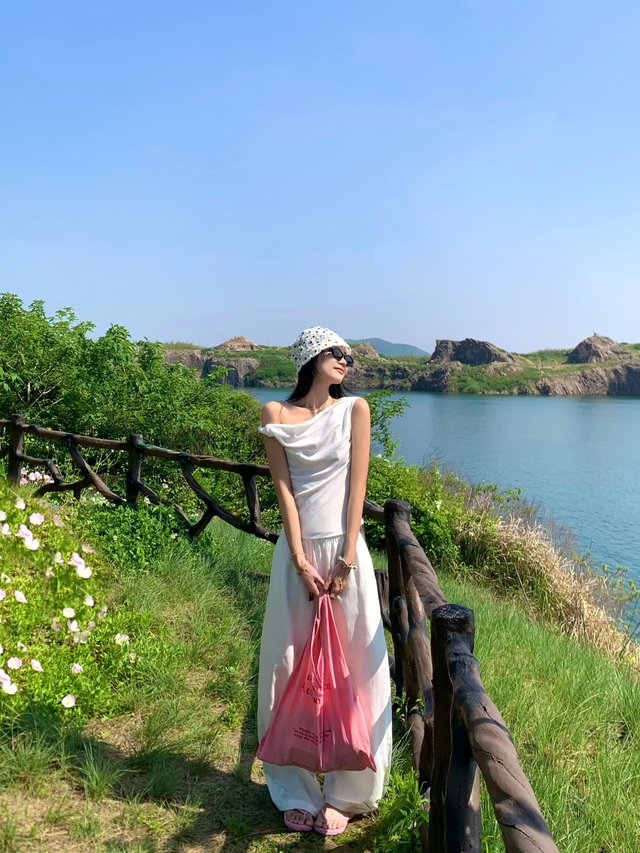 T&uacute;i x&aacute;ch gam m&agrave;u rực rỡ, ph&aacute; vỡ sự đơn điệu của phong c&aacute;ch thường nhật- Ảnh 5.