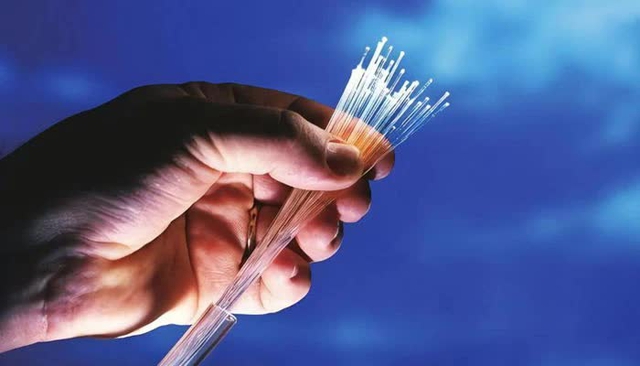 Tơ tằm có thể giải quyết bài toán cáp quang cho mạng 6G - Ảnh 1.