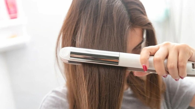 Tránh xa ngay 5 sai lầm khi chăm sóc tóc khiến U.30+ già hơn tuổi thật - Ảnh 3.