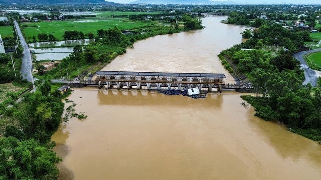 Mưa bão ngày càng cực đoan, Chủ tịch Đà Nẵng yêu cầu chủ động từ sớm- Ảnh 3.