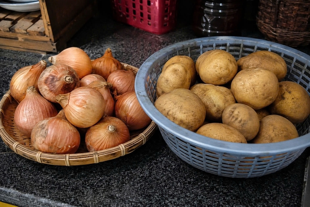 Vì sao không nên để hành tây và khoai tây cạnh nhau - Ảnh 1.