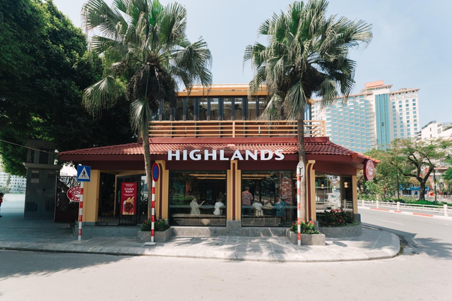 Chuỗi cà phê Việt như Highlands Coffee trở thành điểm hẹn quen thuộc của nhiều thế hệ- Ảnh 3.
