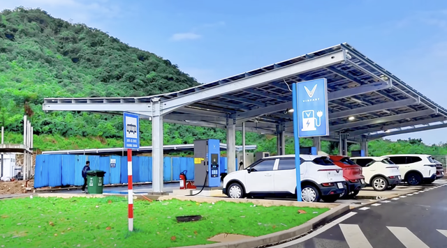 Yêu cầu cấp bách 'phủ' trạm sạc điện trên cao tốc- Ảnh 1.