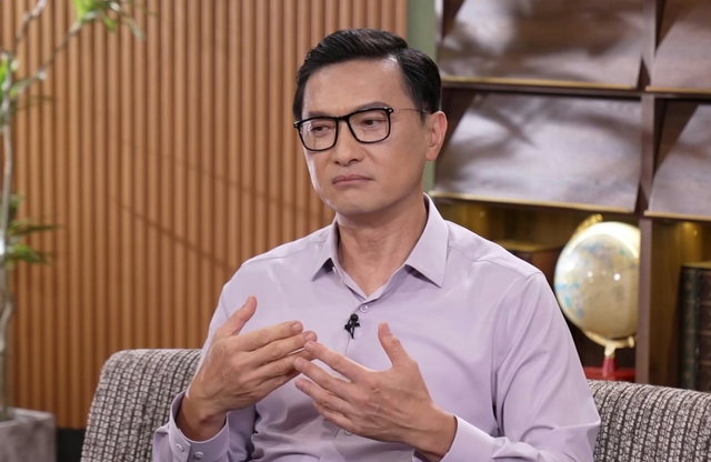 Tài tử 'Tân Bến Thượng Hải' bỏ showbiz để chăm con trai tự kỷ - Ảnh 1.