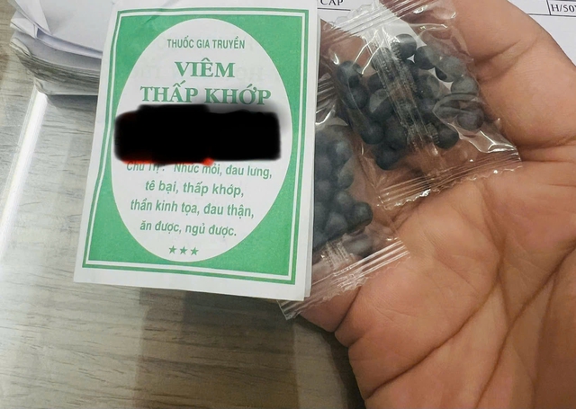 Uống thuốc nam không rõ nguồn gốc: Bác sĩ cảnh báo nguy cơ sức khỏe - Ảnh 1.