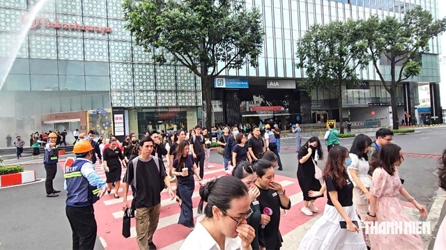 Huy động 3.000 người thực tập phương án chữa cháy tại tòa nhà Saigon Centre - Ảnh 2.