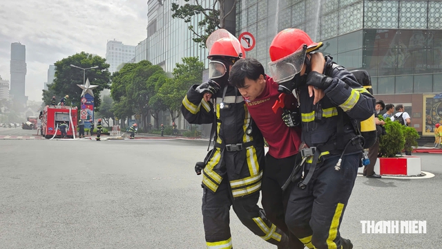 Huy động 3.000 người thực tập phương án chữa cháy tại tòa nhà Saigon Centre - Ảnh 5.