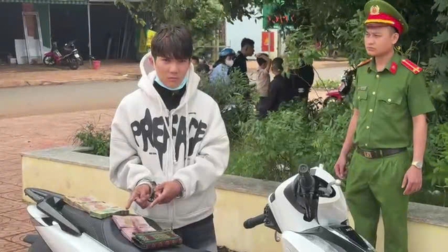 Ghé ngắm rạp đám cưới, thanh niên móc cốp xe máy trộm 80 triệu đồng - Ảnh 1.