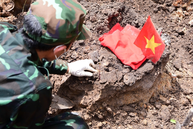 Đã quy tập 293 hài cốt liệt sĩ tại công viên Lê Thị Riêng- Ảnh 1.