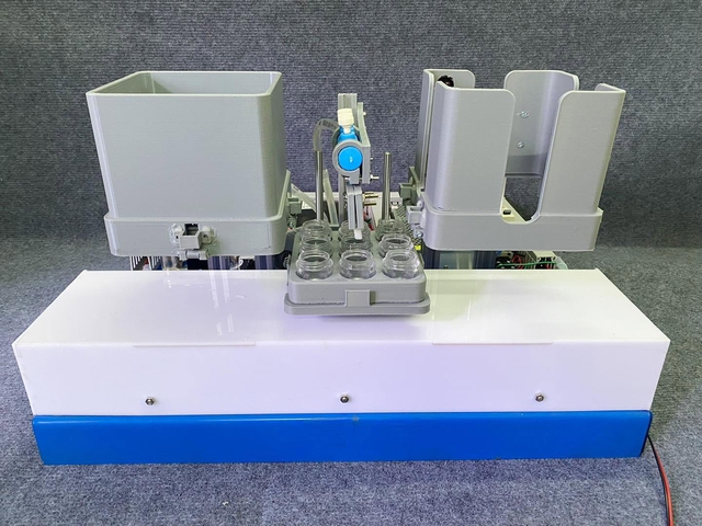 Sinh viên mê tự động hóa đến ‘xưởng thực chiến’, nơi sản phẩm công nghệ ra đời- Ảnh 5.