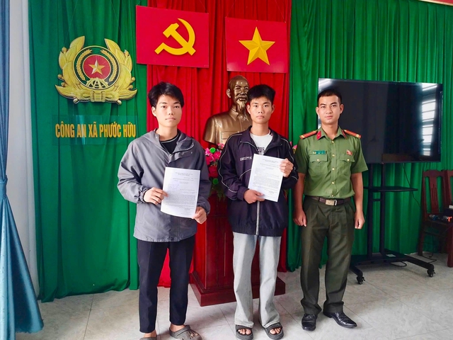 Hai anh em sinh đôi tình nguyện tham gia nghĩa vụ - Ảnh 3.
