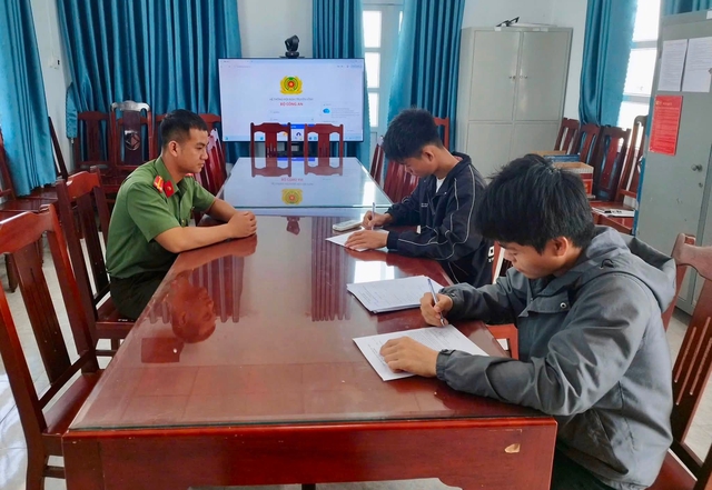 Hai anh em sinh đôi tình nguyện tham gia nghĩa vụ - Ảnh 2.