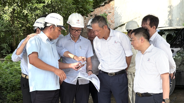 EVNNPT đôn đốc tiến độ đường dây 220 kV Than Uyên - 500 kV Lào Cai - Ảnh 1.