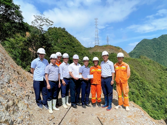EVNNPT đôn đốc tiến độ đường dây 220 kV Than Uyên - 500 kV Lào Cai - Ảnh 3.