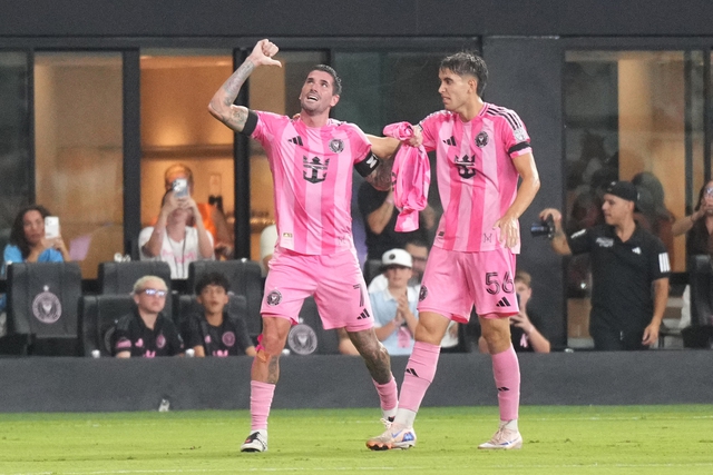 HLV Inter Miami tiết lộ thời điểm Messi nhận hung tin bố qua đời: ‘Nỗi đau rất lớn’- Ảnh 1.