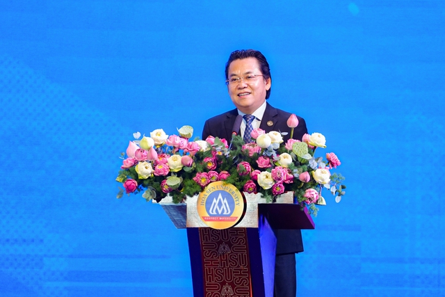 Trường ĐH Hoa Sen đón nhận Huân chương lao động hạng Ba - Ảnh 2.