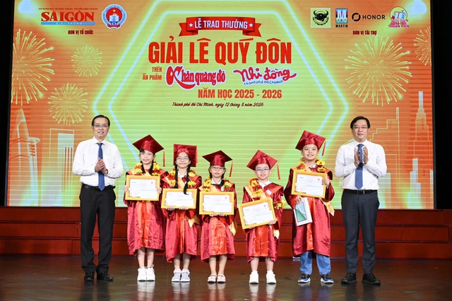 Tiến sĩ Lê Bá Khánh Trình 'truyền cảm hứng' tại lễ trao thưởng giải Lê Quý Đôn - Ảnh 2.