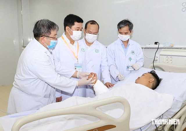 Cẳng tay bị cắt lìa, người đàn ông được cứu chi sau ca mổ hơn 6 giờ - Ảnh 1.