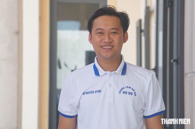 Trưởng thôn lội ruộng 26 tuổi có băng đại học tự động hóa ở Hà Tĩnh- Ảnh 1.