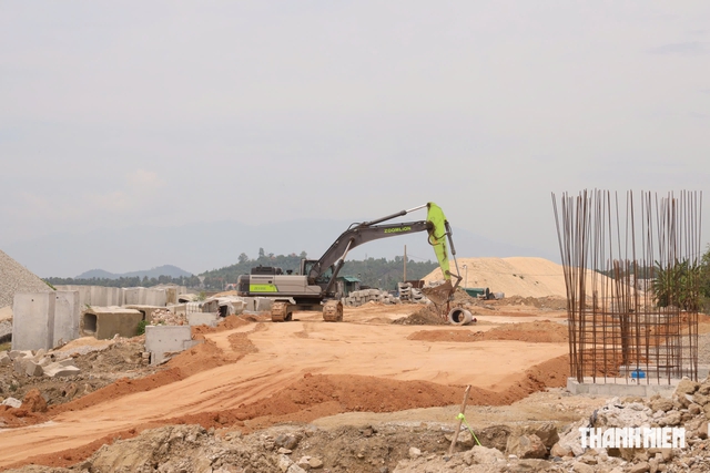 Khánh Hòa: Một công ty được cấp phép khai thác hơn 1,24 triệu m³ đất để phục vụ 6 dự án- Ảnh 1.