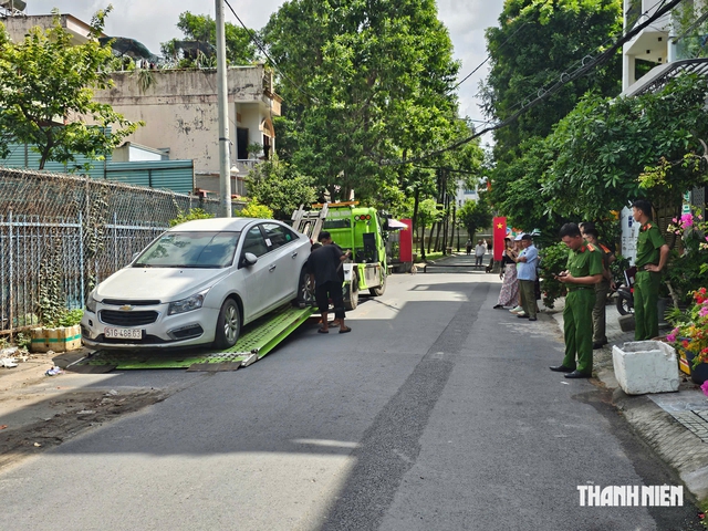 &Ocirc; t&ocirc; m&oacute;p đầu nằm nhiều năm ở TP.HCM được cẩu đi: C&ocirc;ng an phường đang x&aacute;c minh- Ảnh 4.